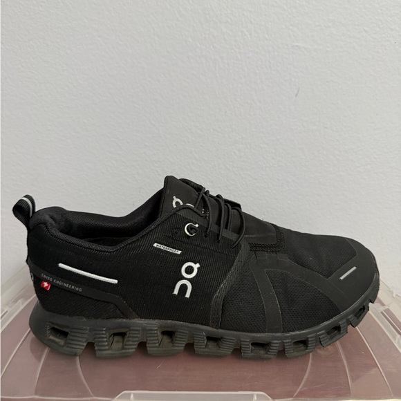On Cloud 5 black waterproof women’s shoes. - Picture 1 of 5
